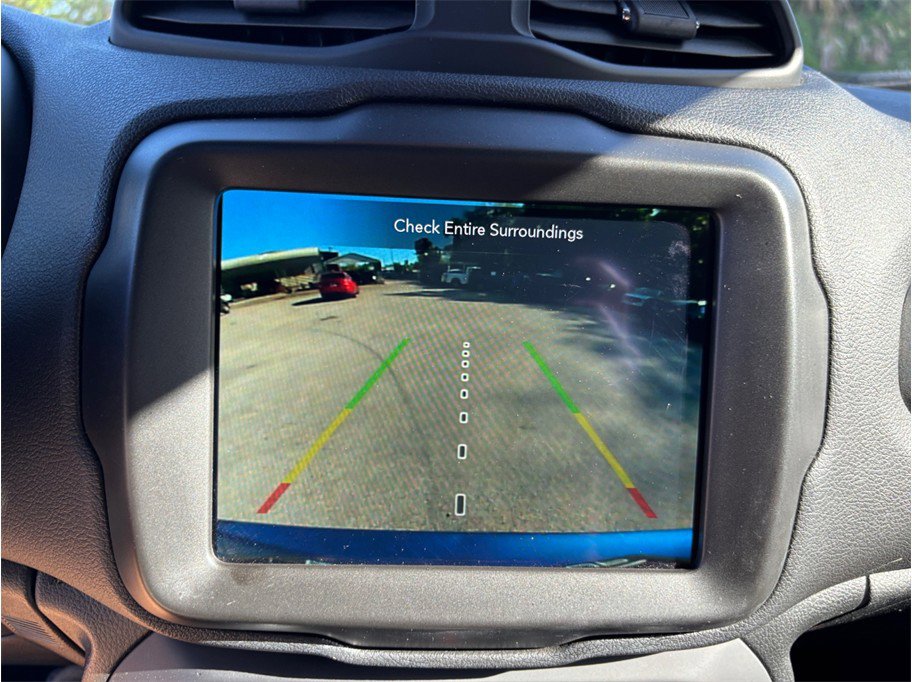 Used 2021 Jeep Renegade Latitude FWD image 29