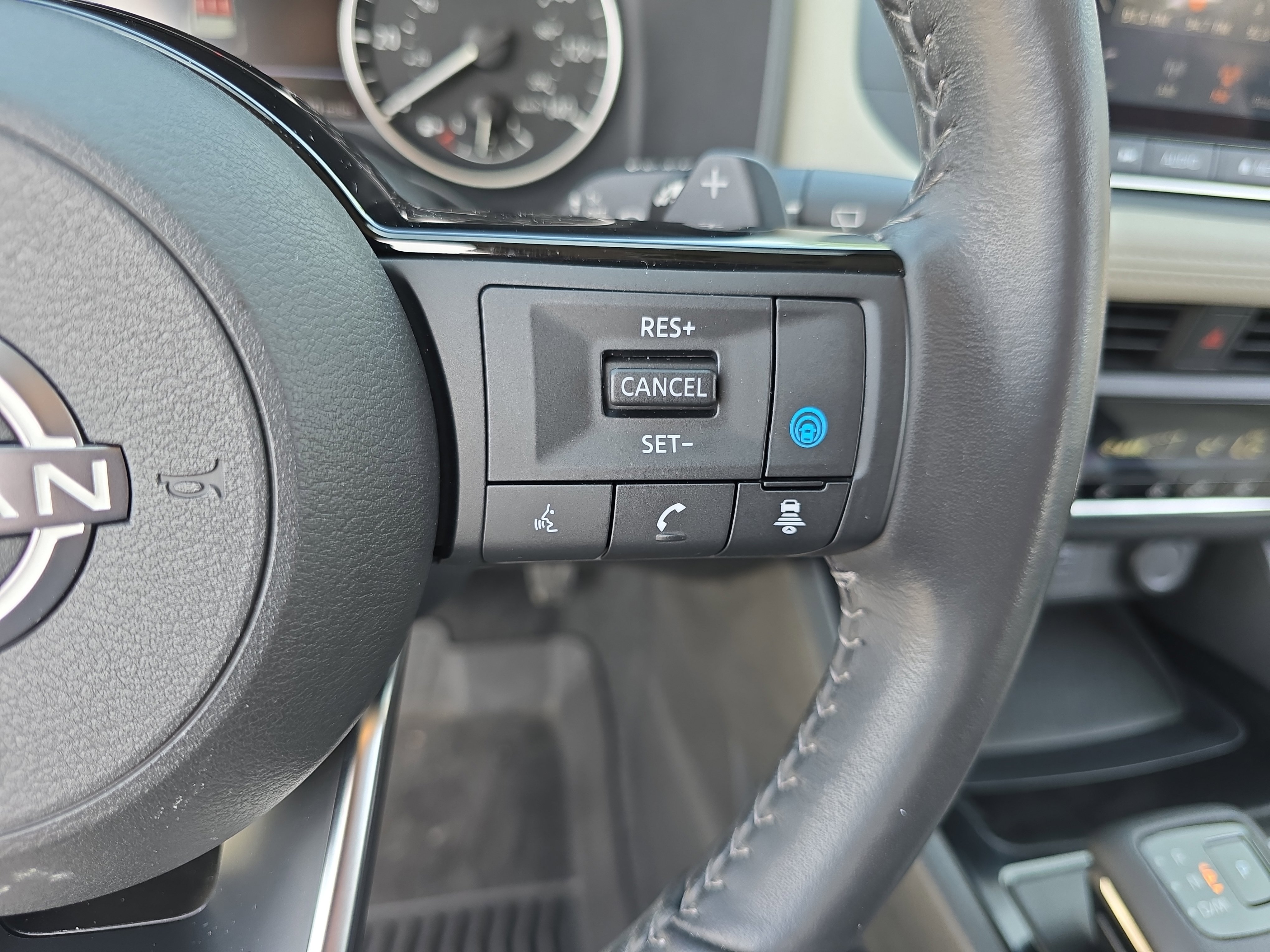 Used 2023 Nissan Rogue SV w/ SV Premium B Package FWD image 18