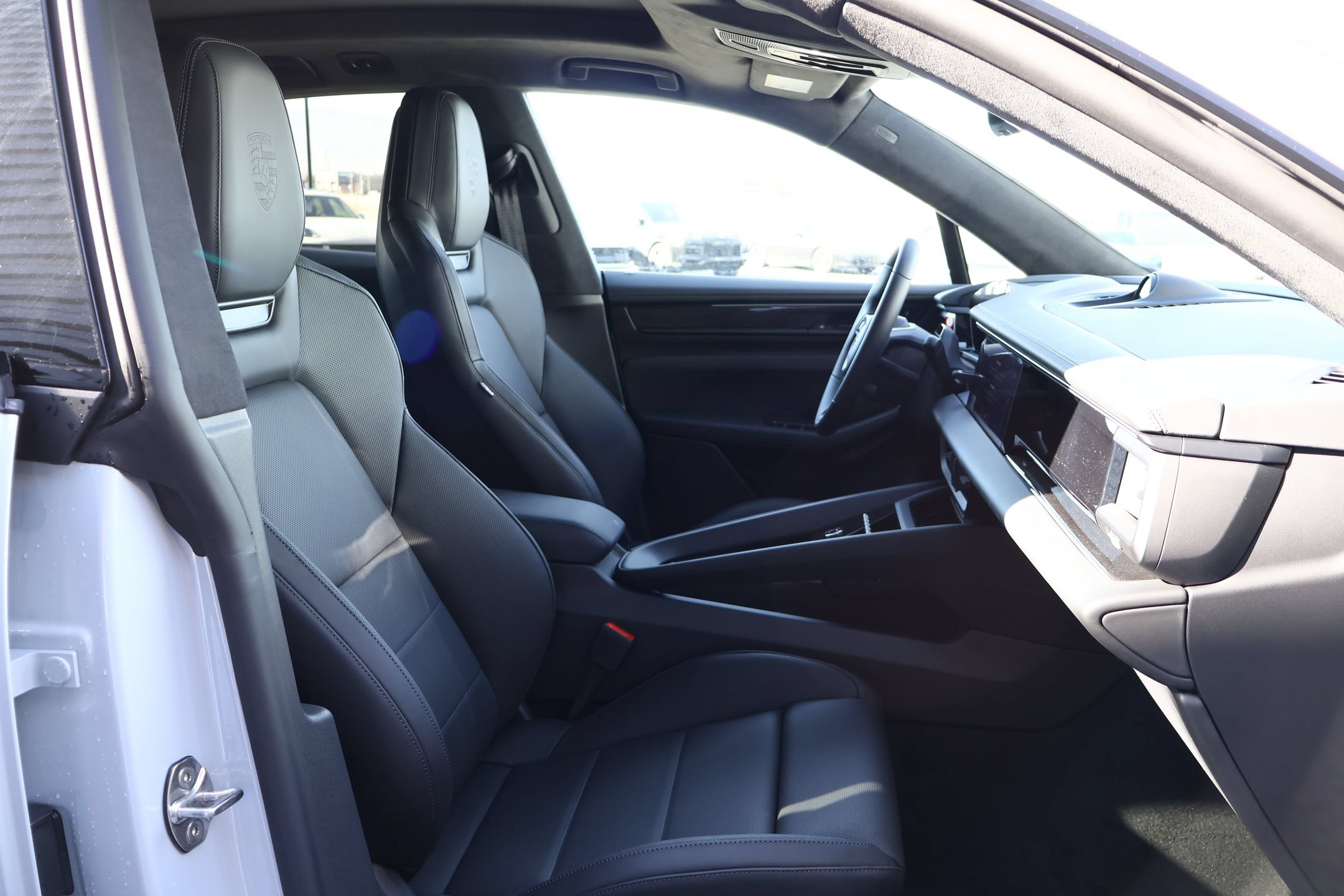 New 2026 Porsche Macan Turbo Electric AWD/4WD image 22