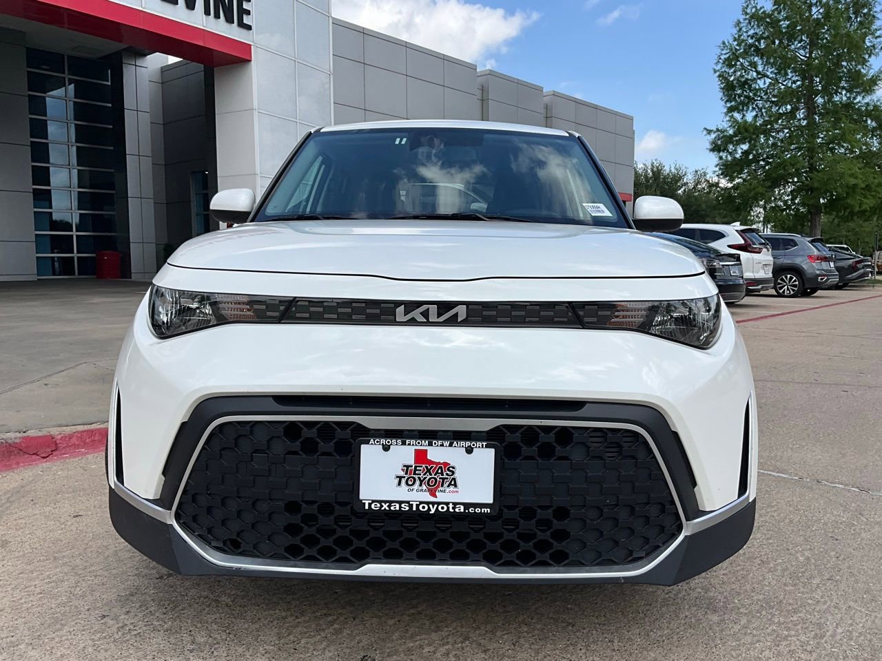 Used 2025 Kia Soul LX w/ LX Technology Package image 3