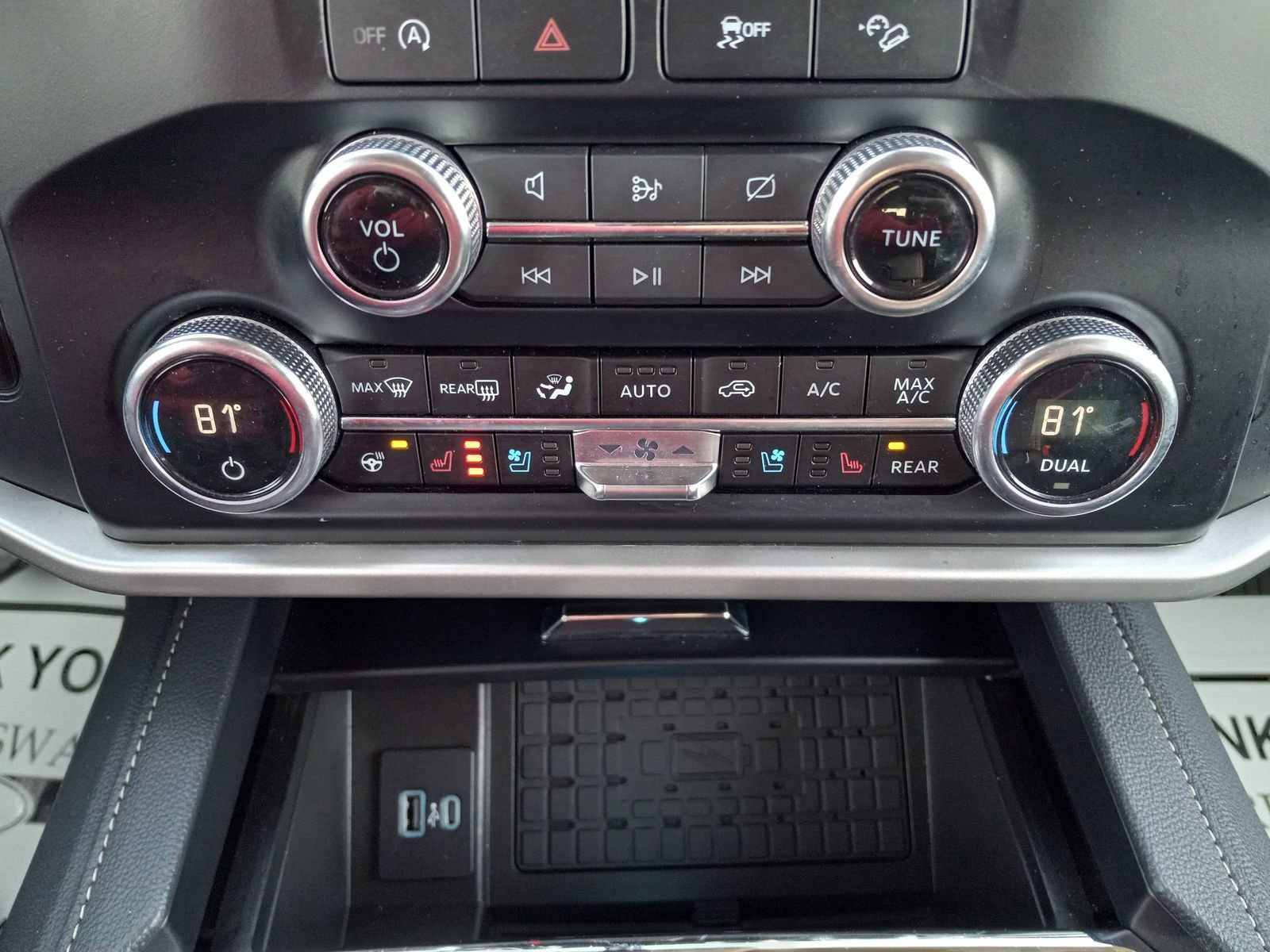 Used 2024 Ford Expedition XLT image 23