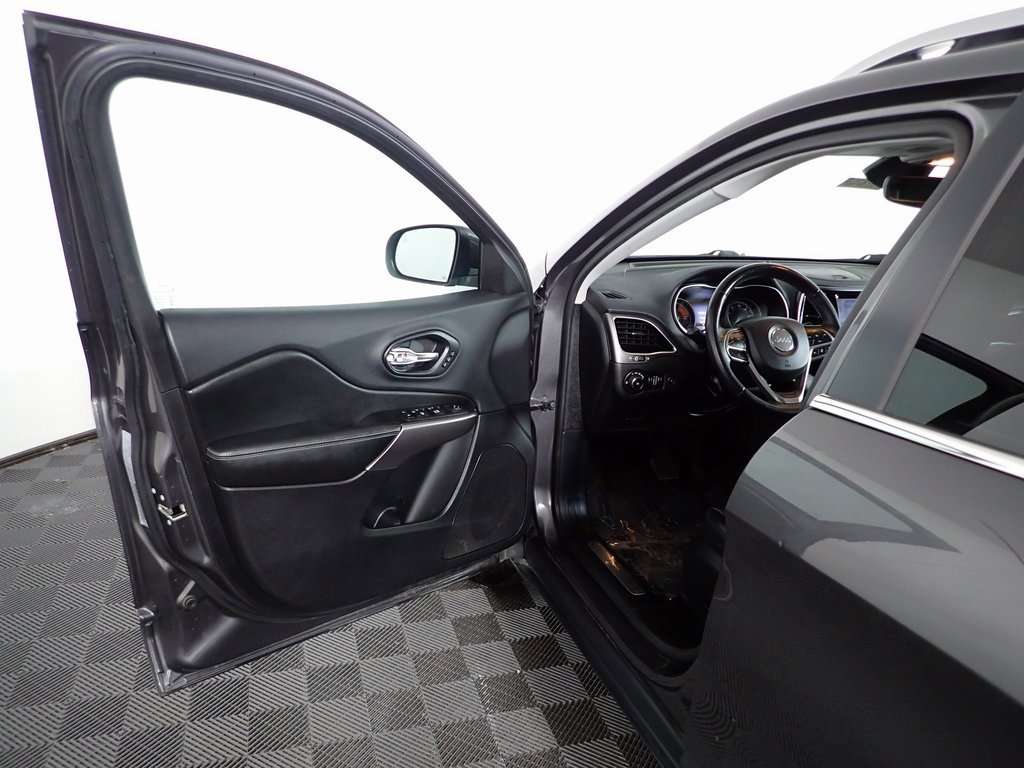 Used 2019 Jeep Cherokee Limited w/ Technology Group image 21