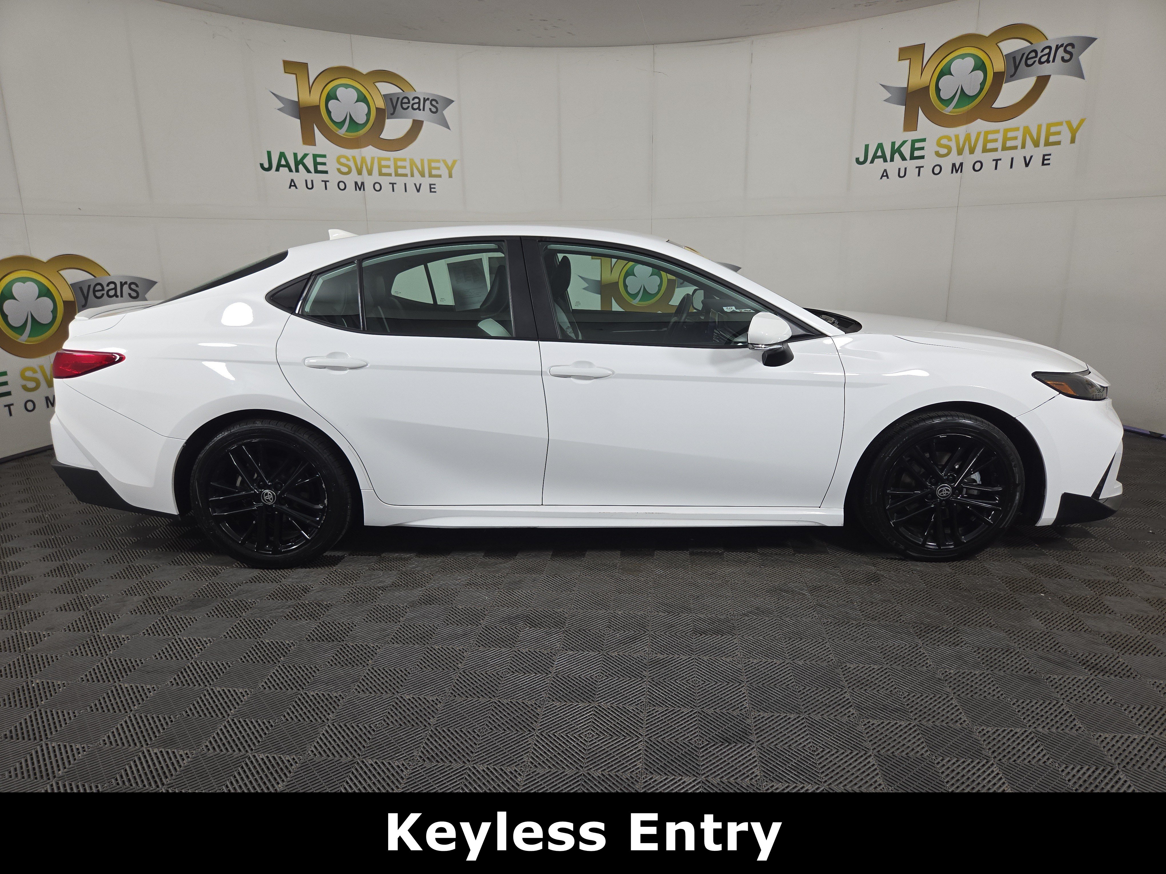 Used 2025 Toyota Camry SE FWD image 10
