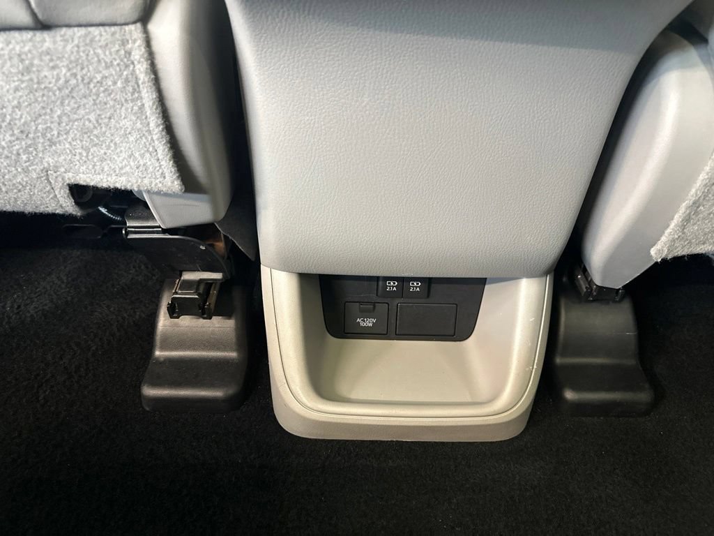Used 2019 Toyota Highlander Limited Platinum w/ Carpet Mat Package (TMS) AWD/4WD image 31