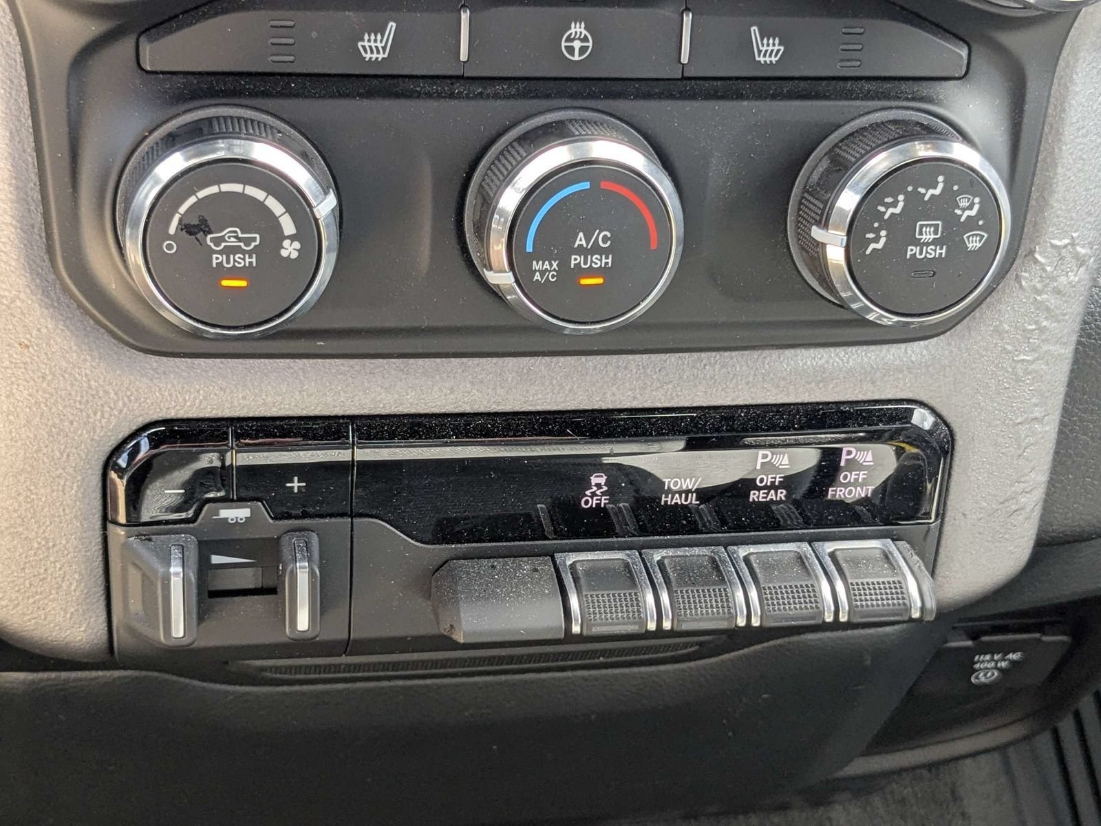 Used 2023 RAM 1500 Big Horn AWD/4WD image 23