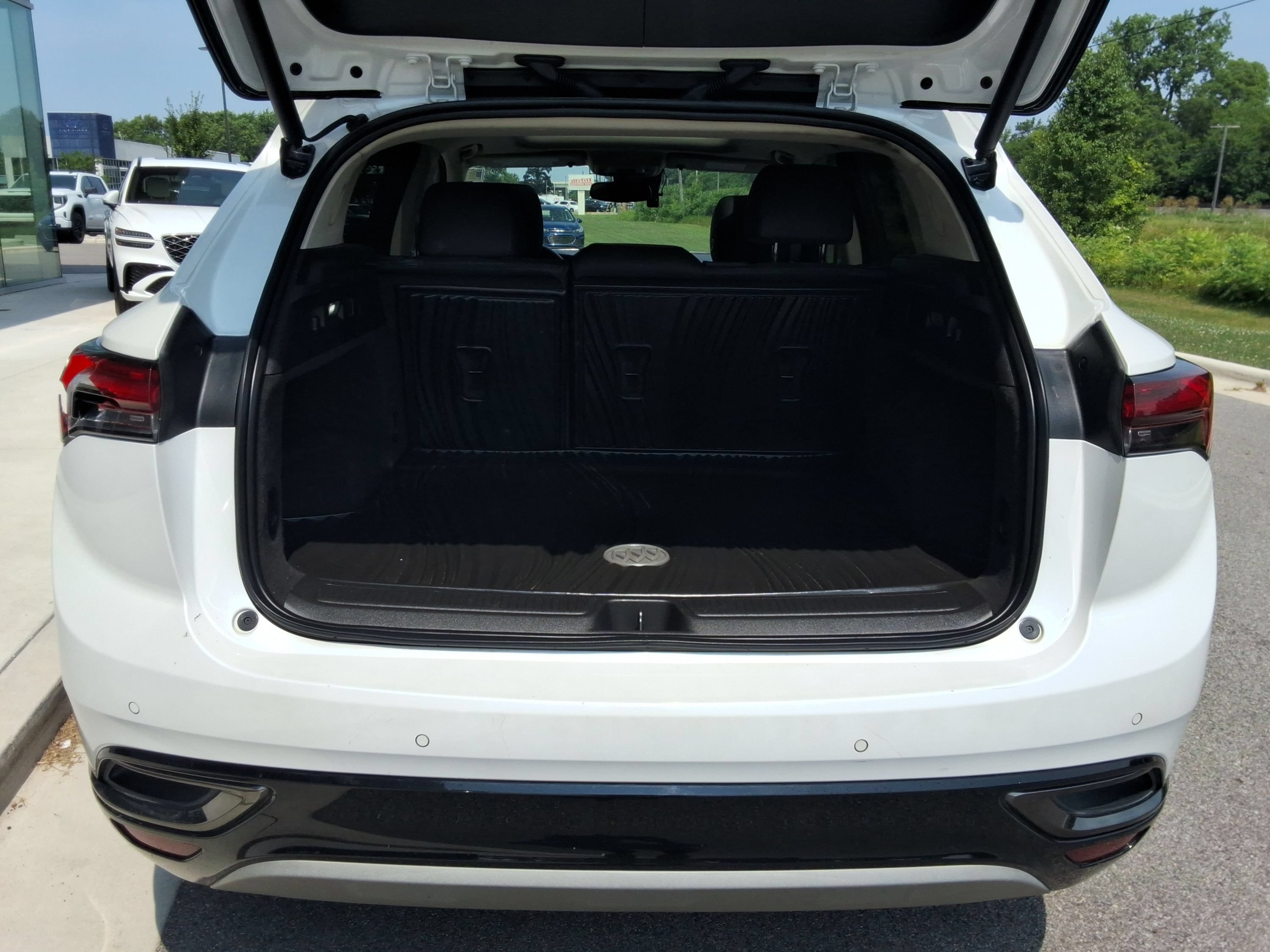 Used 2023 Buick Envision Essence w/ Sport Touring Package FWD image 32