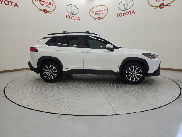 Certified 2024 Toyota Corolla Cross SE image 3