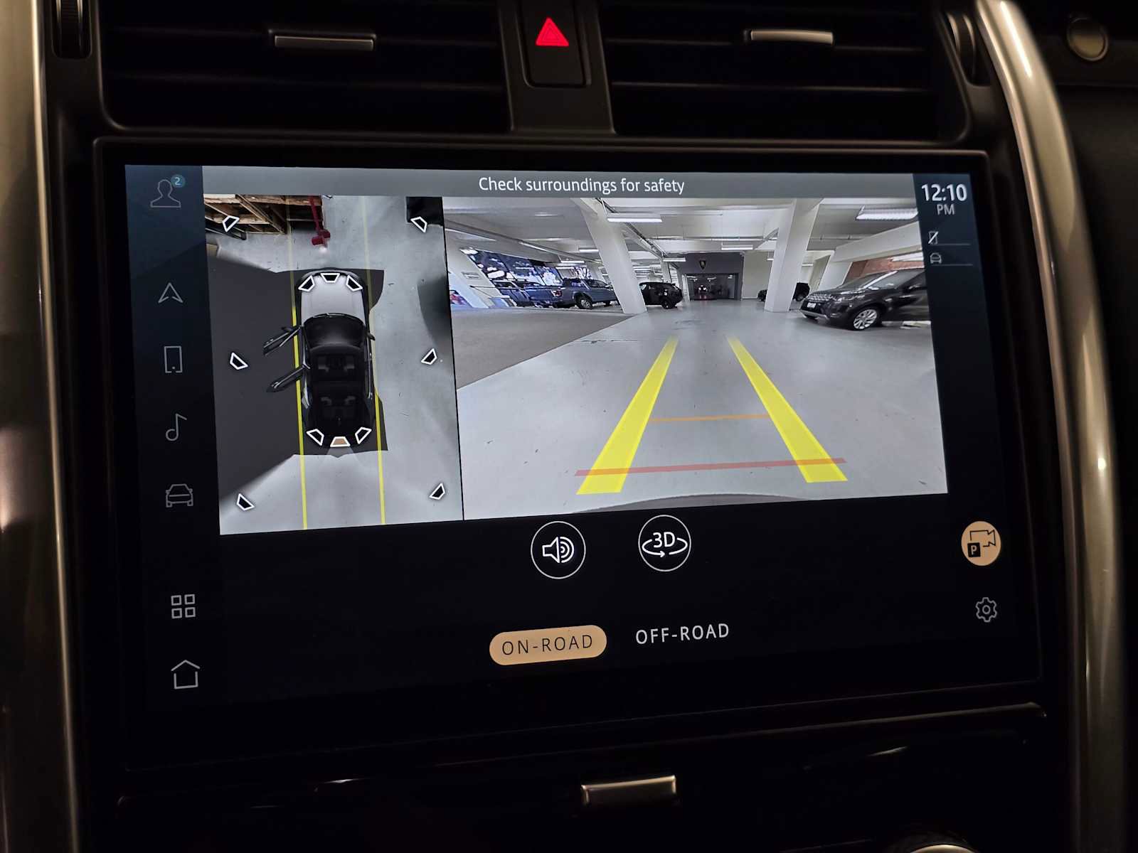 Used 2025 Land Rover Discovery S image 32