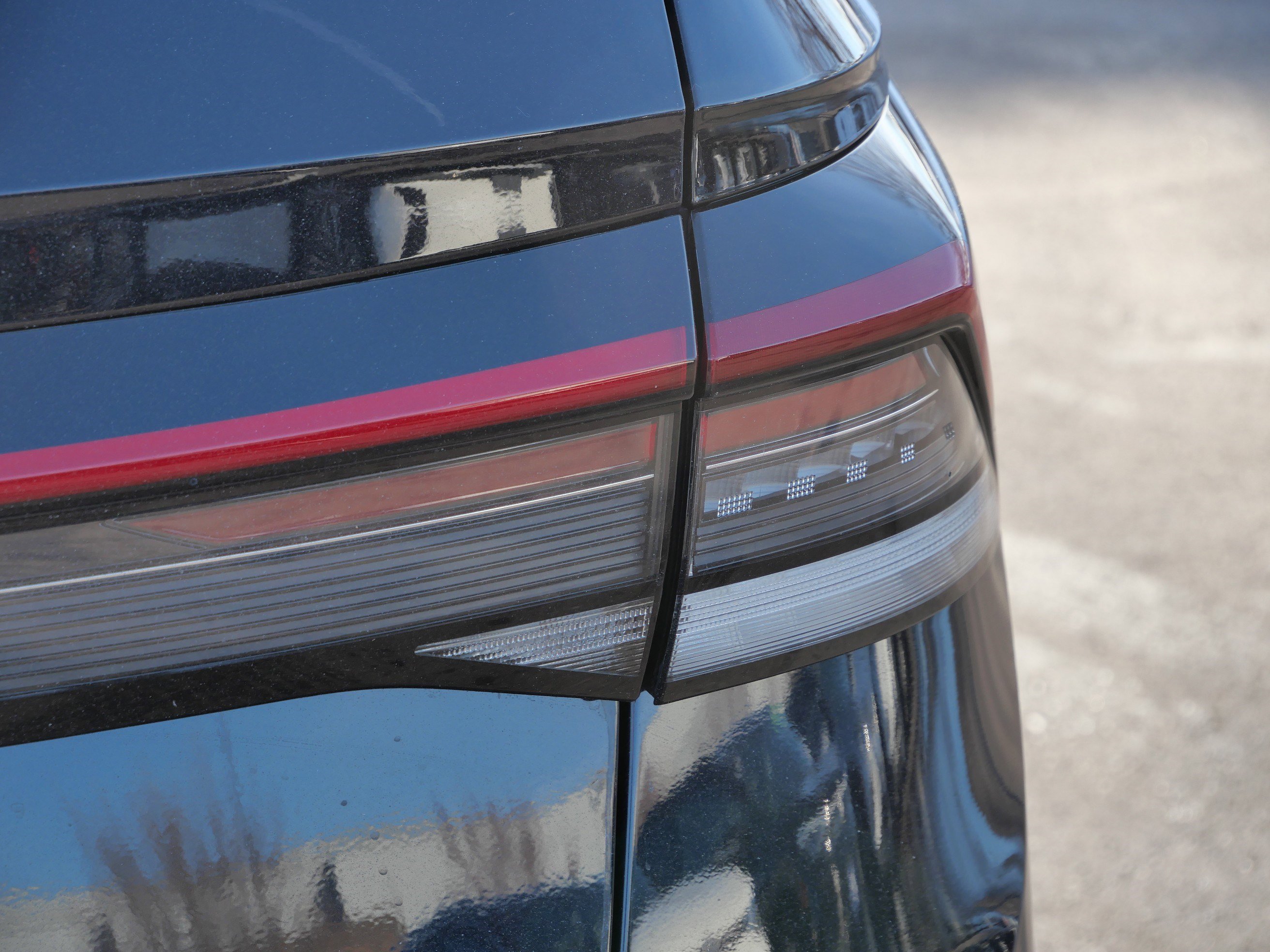 Certified 2025 Volkswagen Taos SE image 17