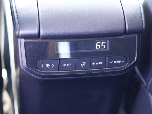 Certified 2023 Toyota Highlander XLE FWD image 34
