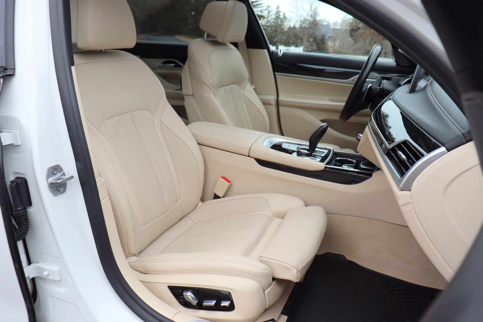 Used 2019 BMW 740e xDrive w/ Executive Package AWD/4WD image 20