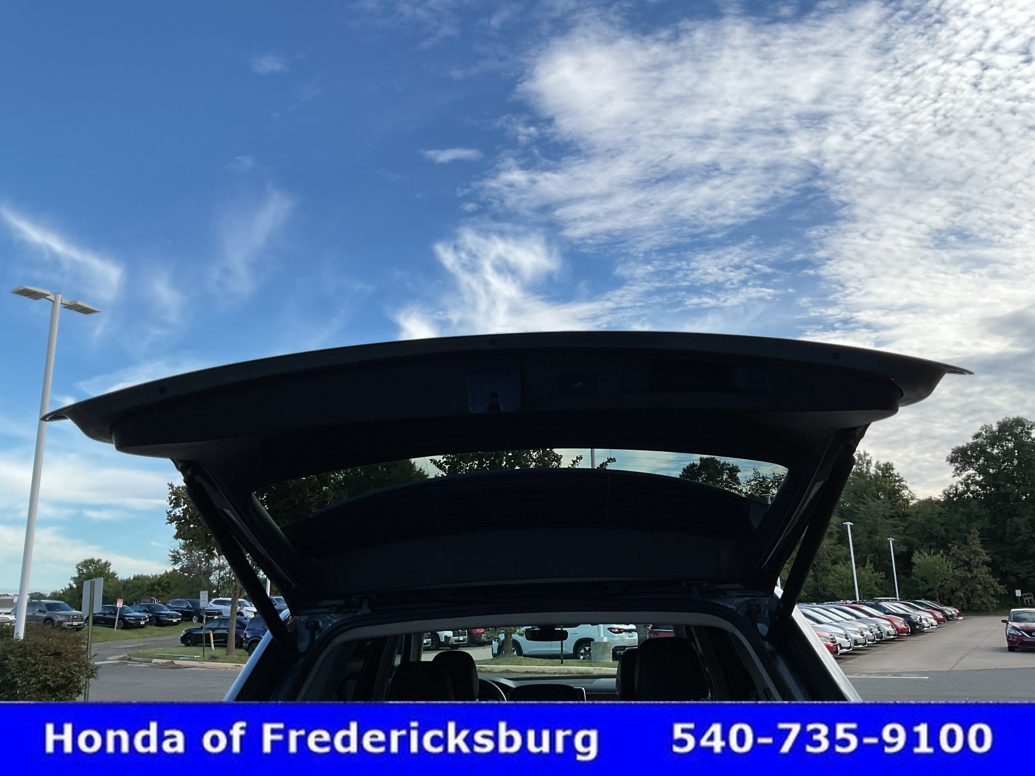 Used 2025 Volkswagen Atlas SE AWD/4WD image 17
