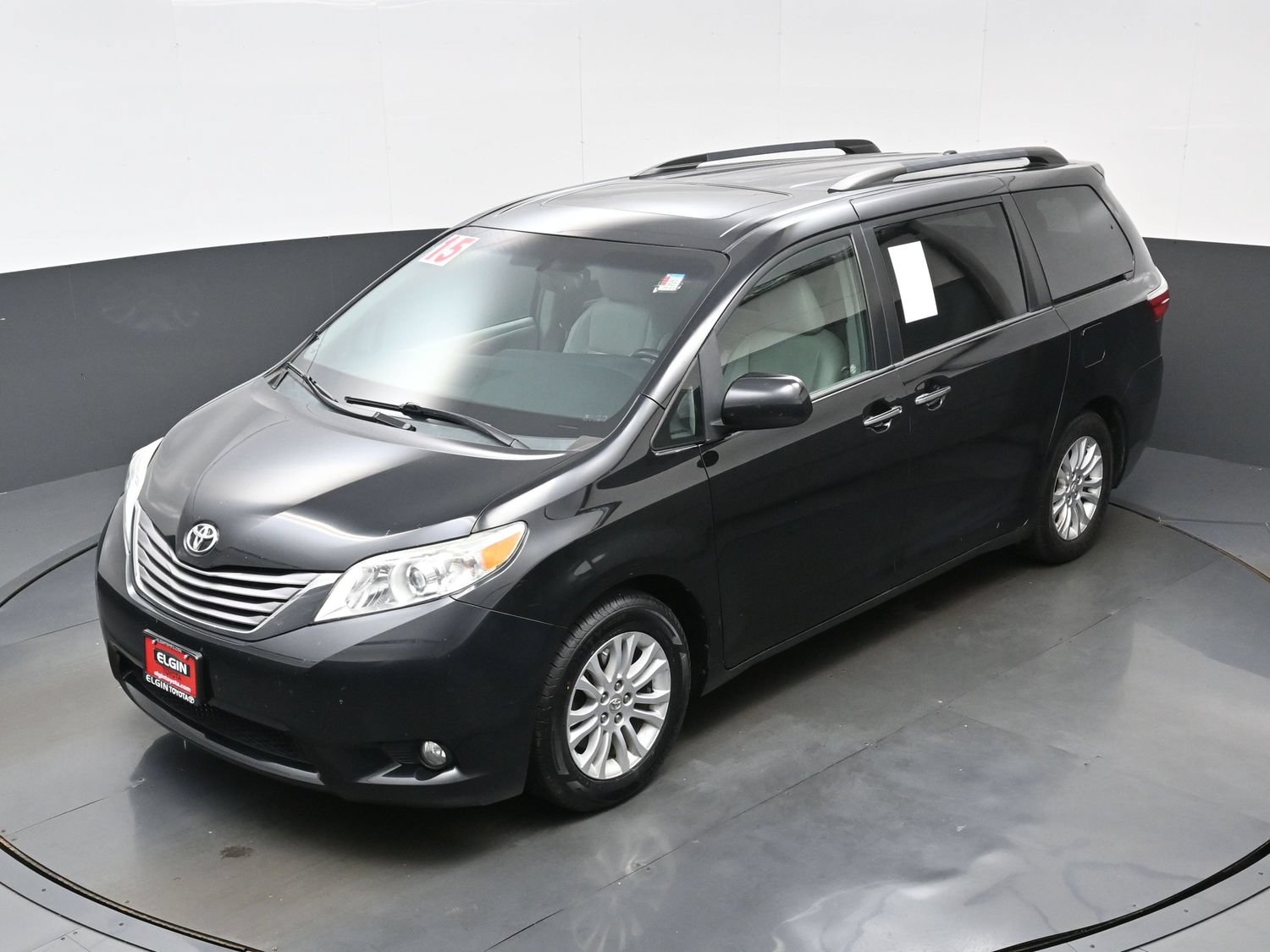 Used 2015 Toyota Sienna XLE w/ XLE Navigation Package FWD image 38