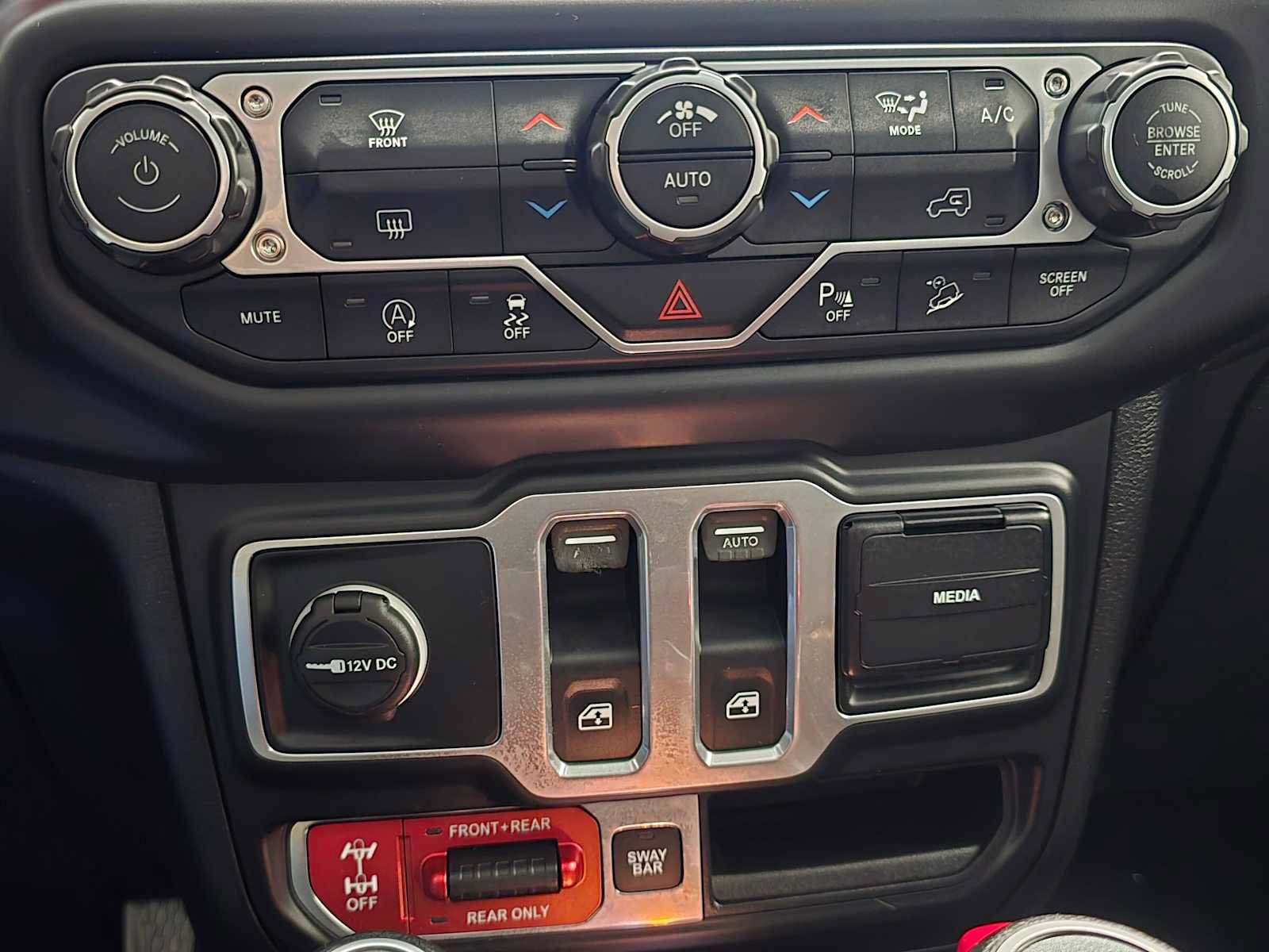 Used 2018 Jeep Wrangler Rubicon AWD/4WD image 15