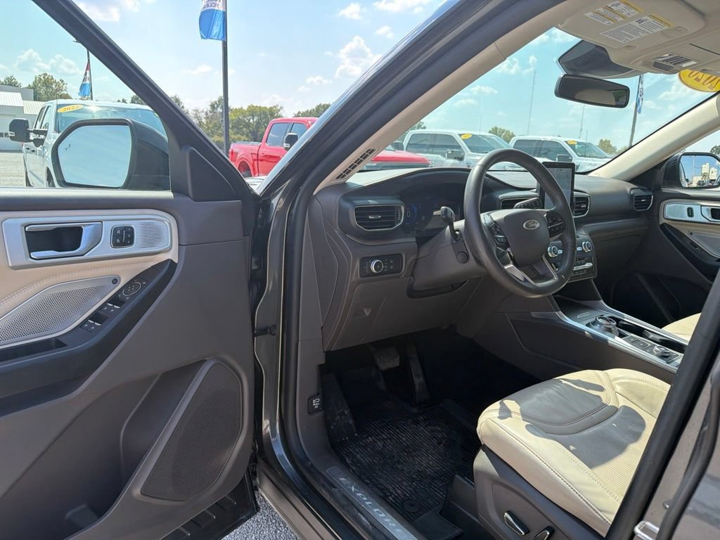 Used 2020 Ford Explorer Platinum w/ Premium Technology Package AWD/4WD image 12
