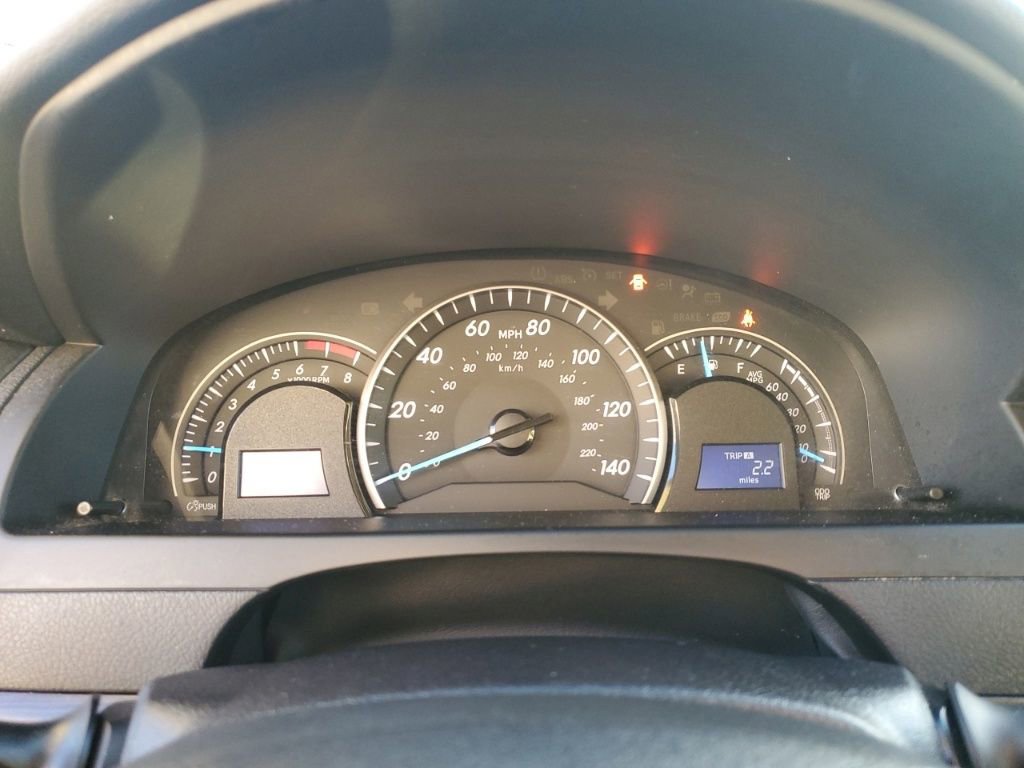 Used 2015 Toyota Camry LE image 11