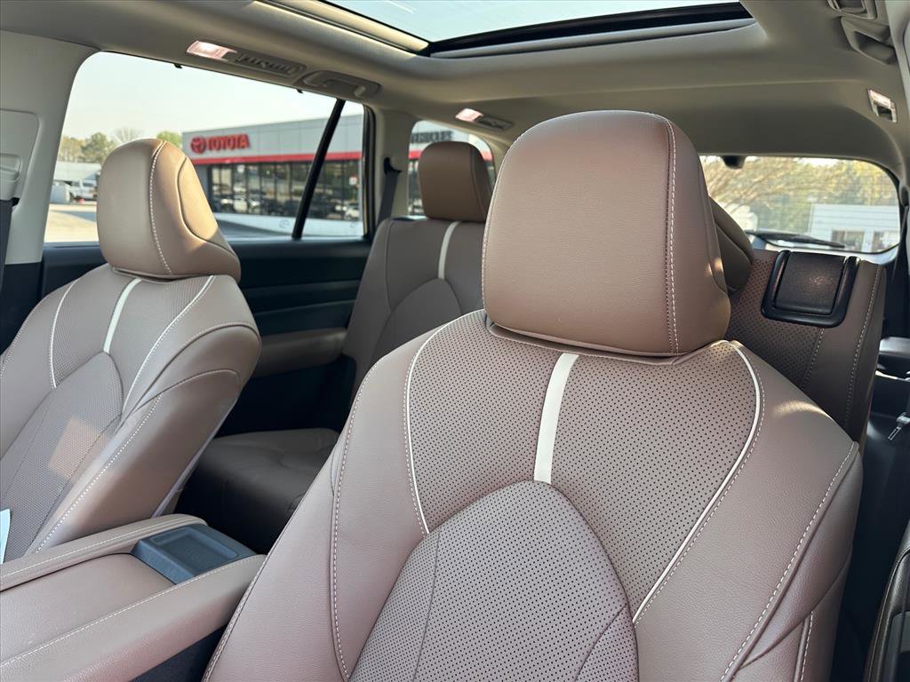 Used 2025 Toyota Grand Highlander Platinum image 18