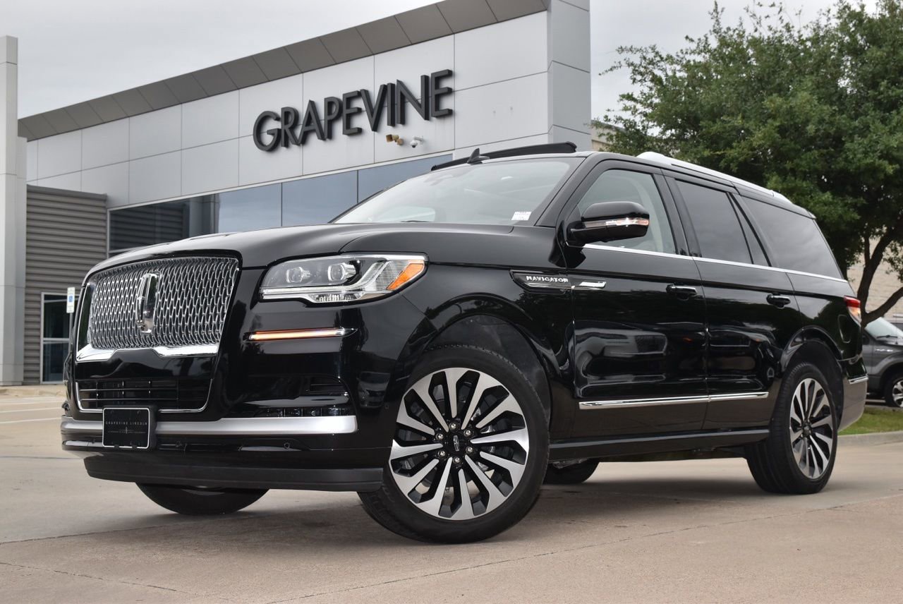 Certified 2023 Lincoln Navigator Reserve AWD/4WD image 2