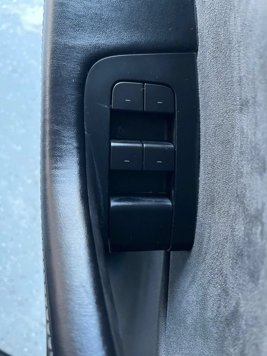 Used 2022 Tesla Model Y Performance AWD/4WD image 40