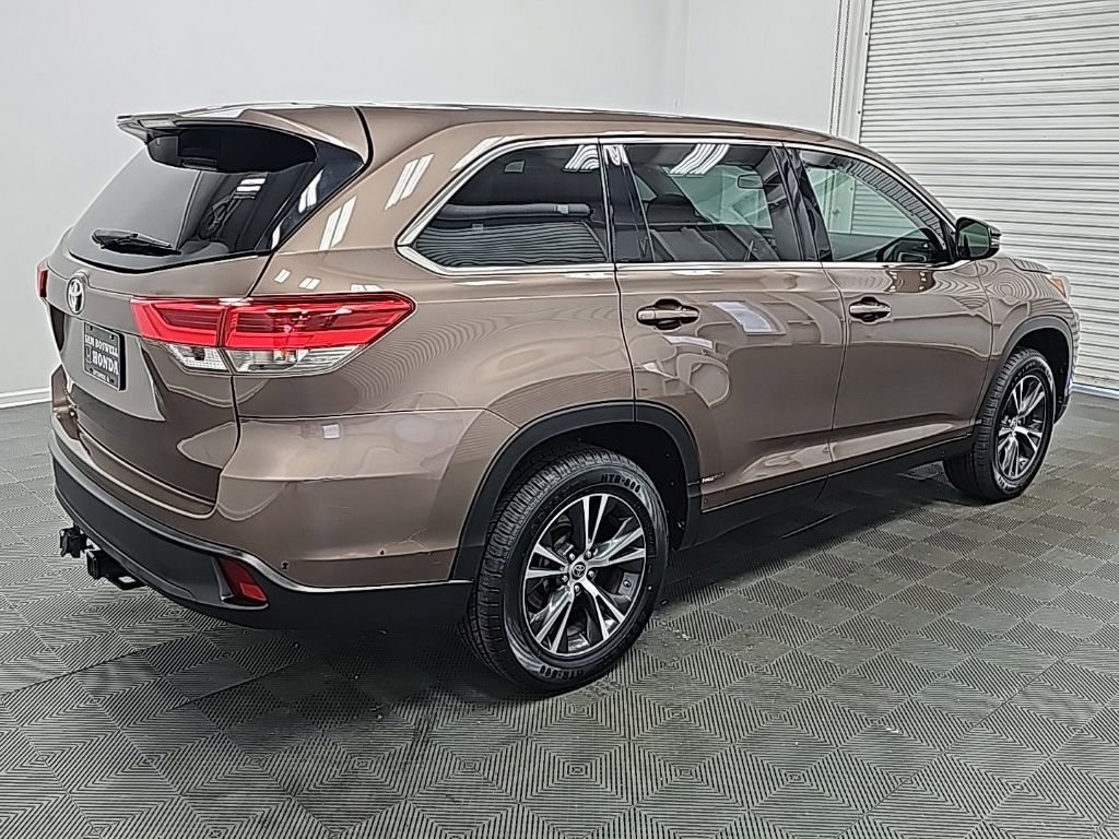 Used 2019 Toyota Highlander LE FWD image 9