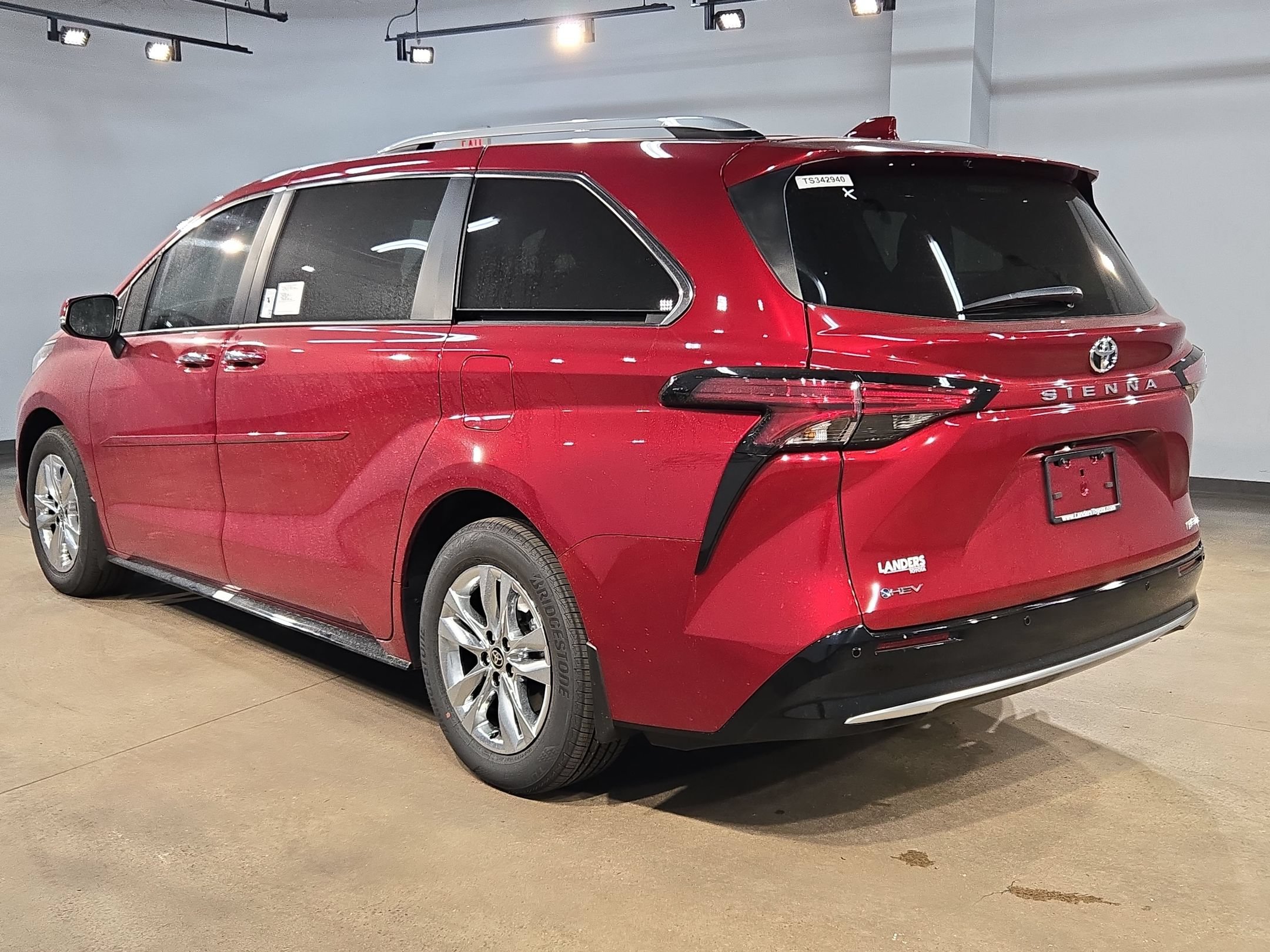 New 2026 Toyota Sienna Limited FWD image 5