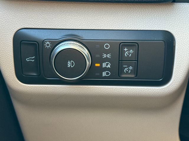 Used 2020 Ford Escape Titanium image 35