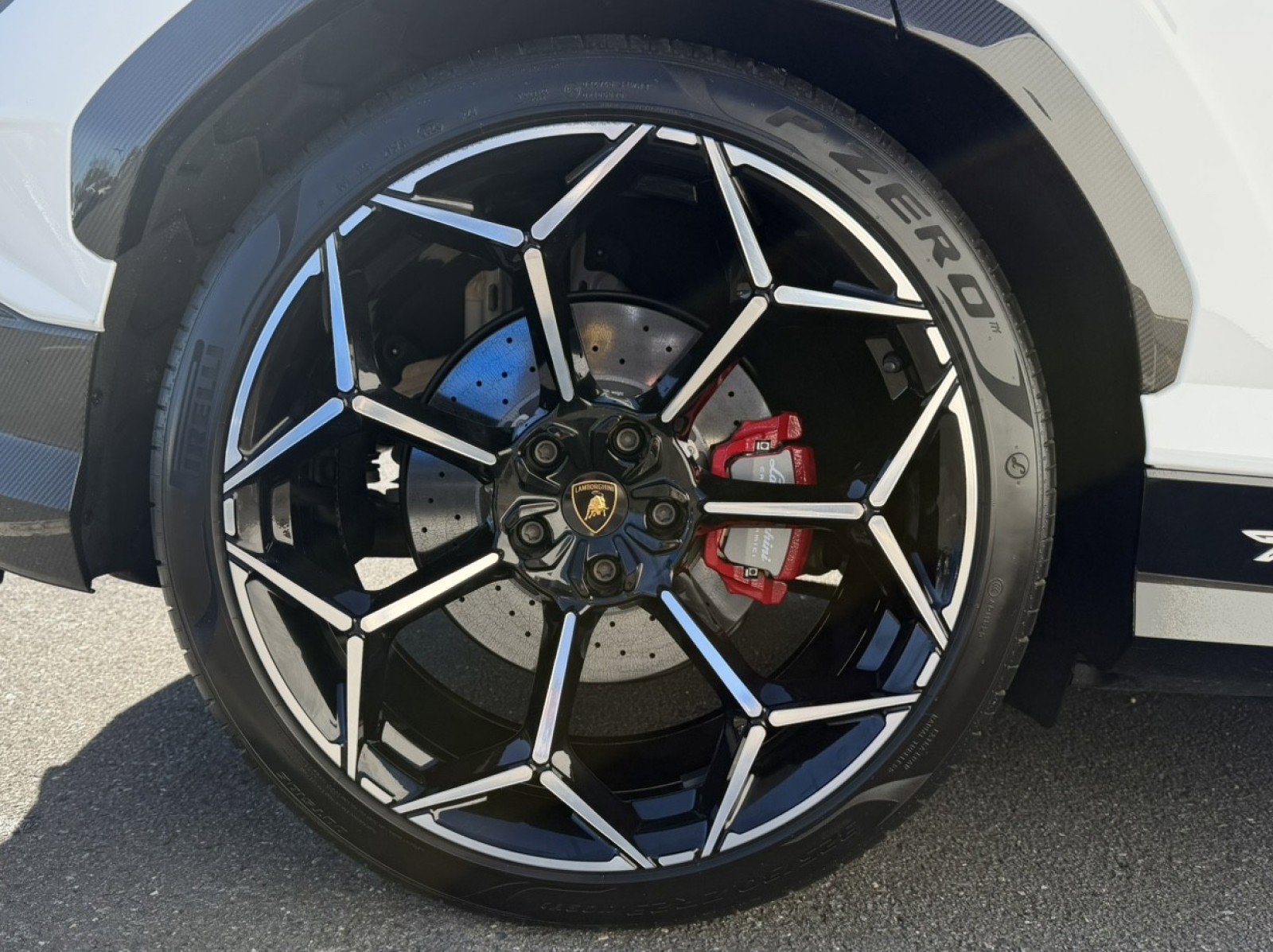 Used 2023 Lamborghini Urus Performante image 23