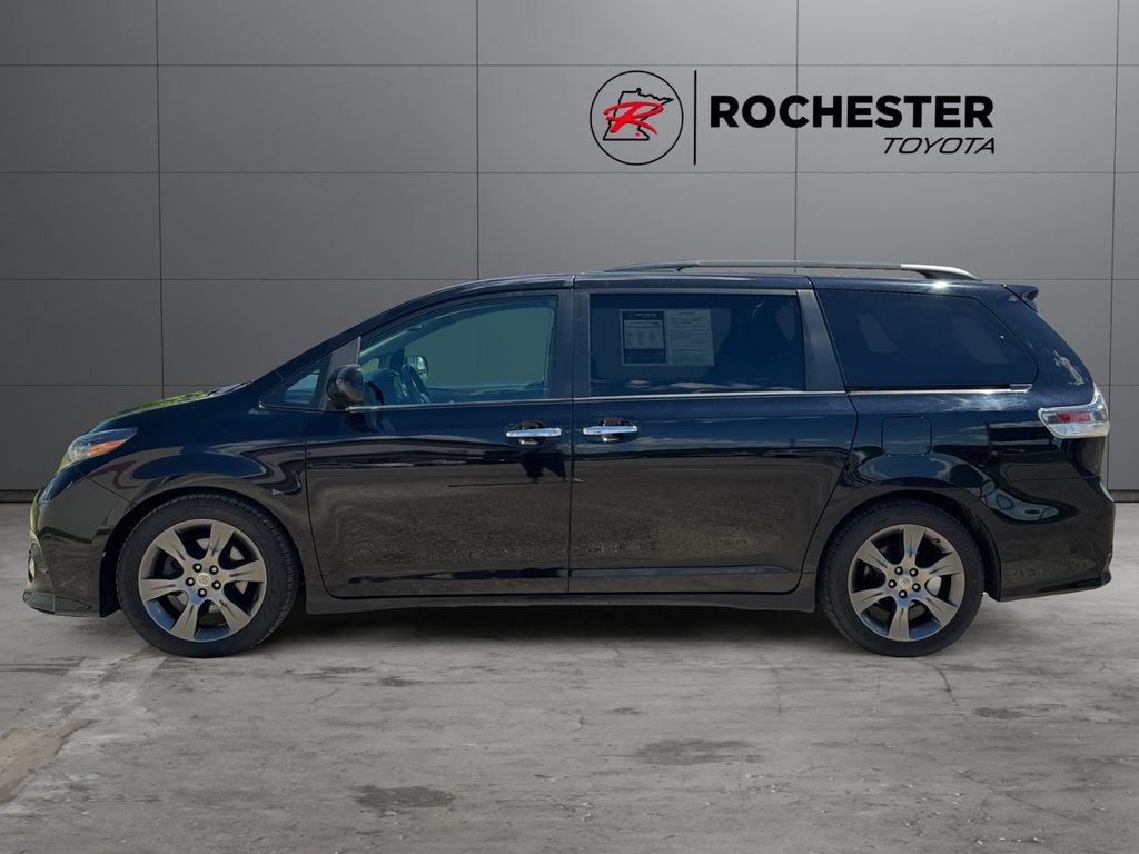 Used 2015 Toyota Sienna SE FWD image 2