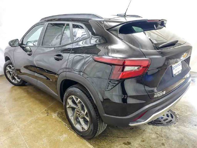 New 2026 Chevrolet Trax LT w/ LT Convenience Package FWD image 7