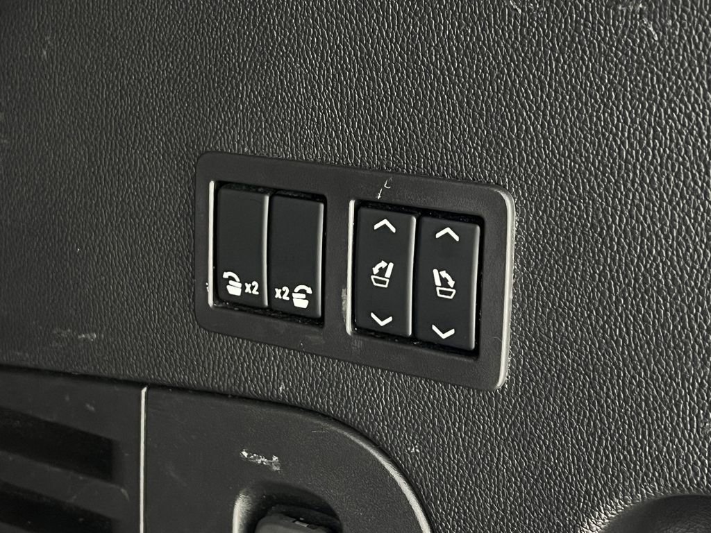 Used 2018 GMC Yukon SLT w/ Premium Edition image 32