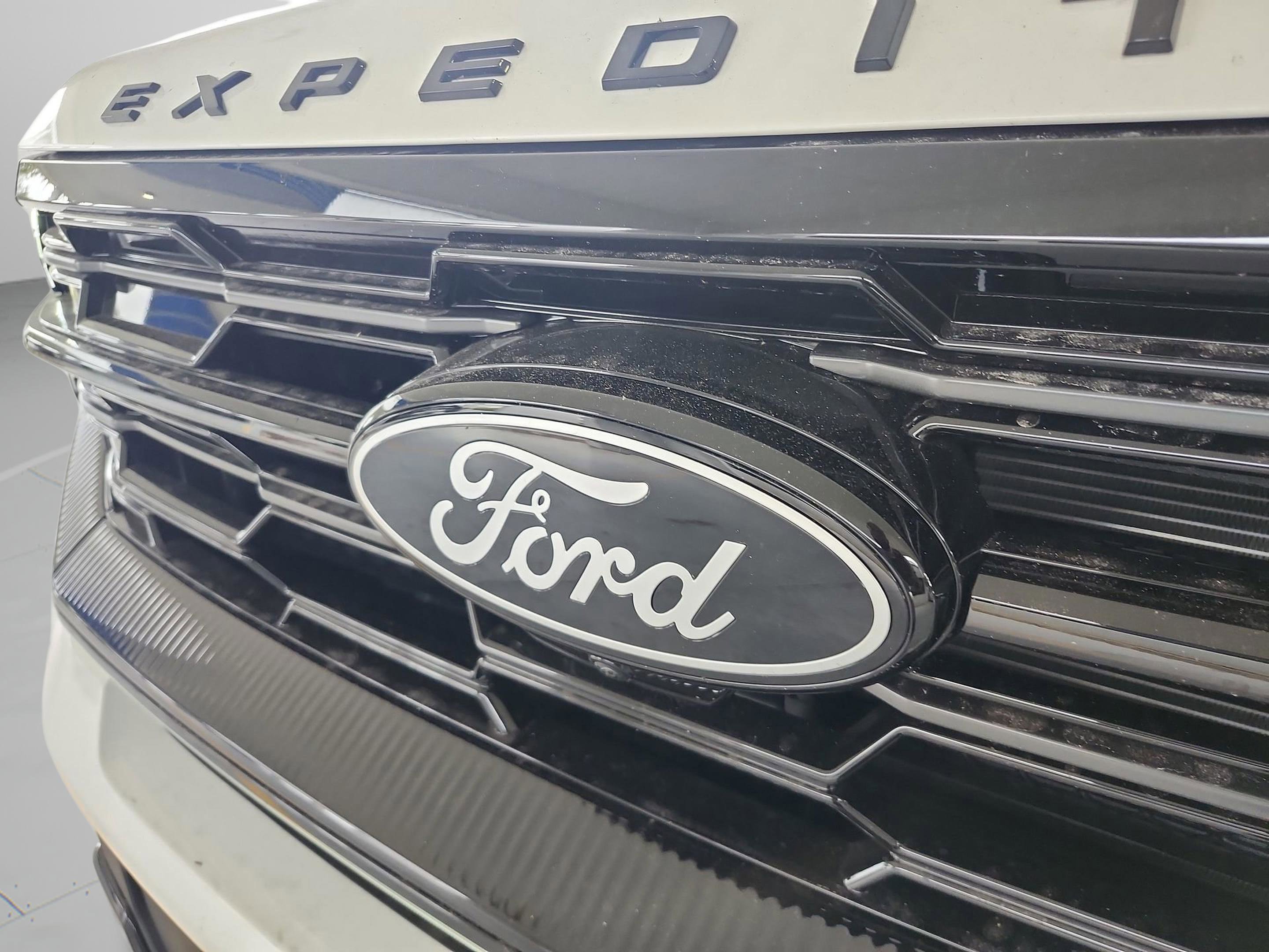 New 2025 Ford Expedition Platinum w/ Stealth Performance Package AWD/4WD image 22