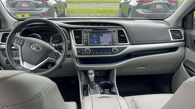 Used 2019 Toyota Highlander XLE AWD/4WD image 31