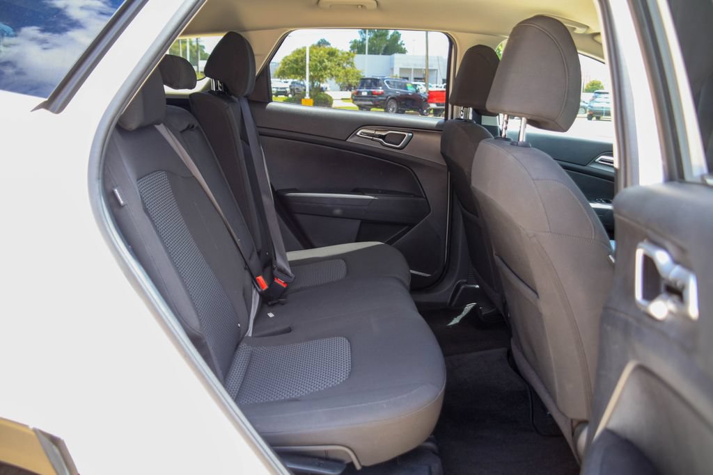 Used 2025 Kia Sportage LX FWD image 10