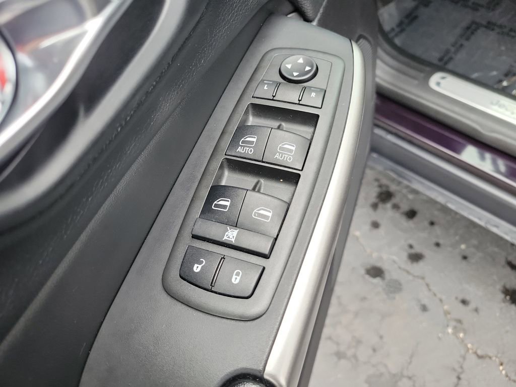 Used 2021 Jeep Cherokee High Altitude image 16