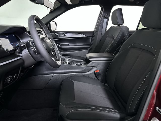 Used 2025 Jeep Grand Cherokee Laredo AWD/4WD image 20
