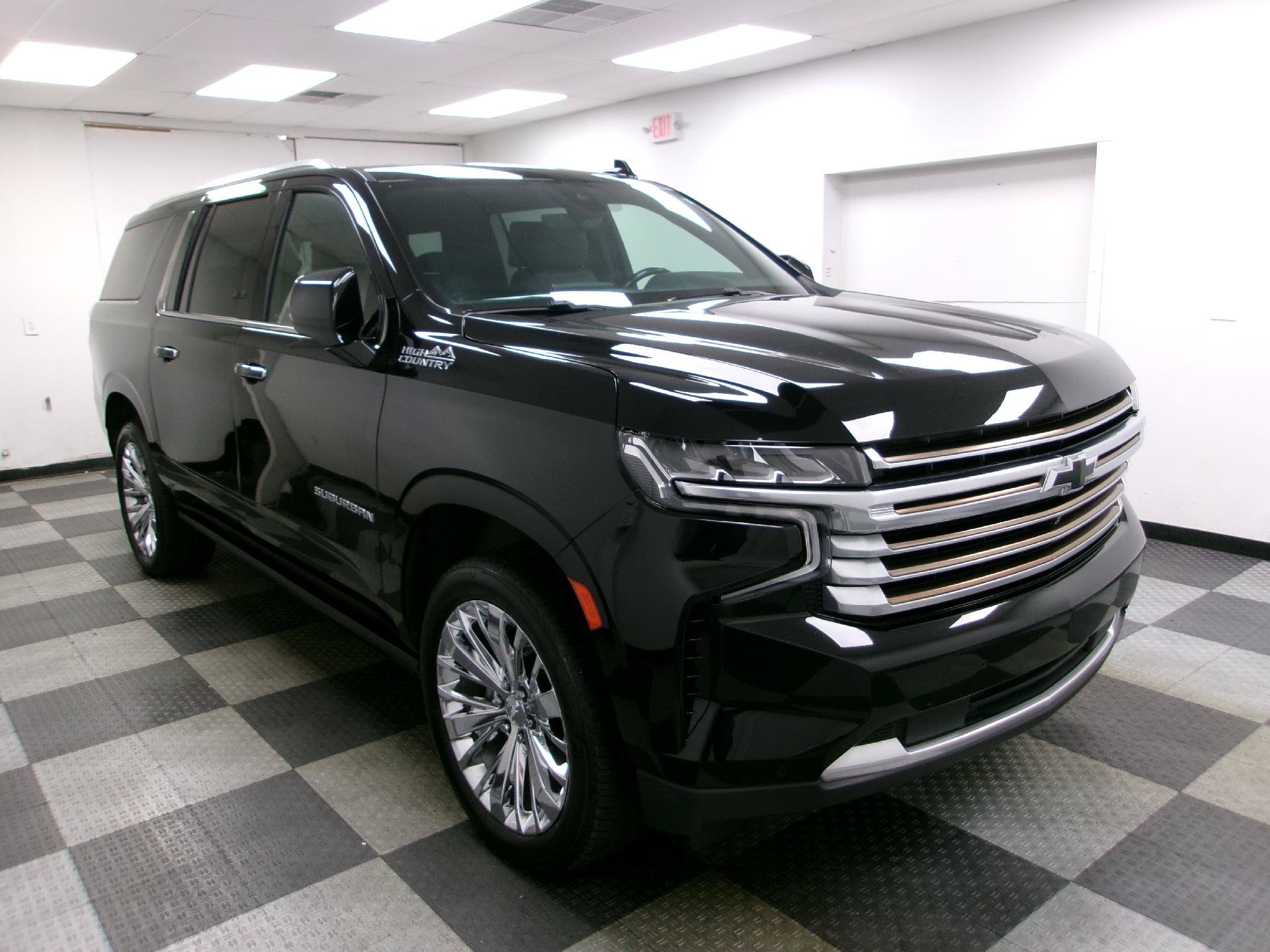 Used 2021 Chevrolet Suburban High Country w/ Premium Package AWD/4WD image 17