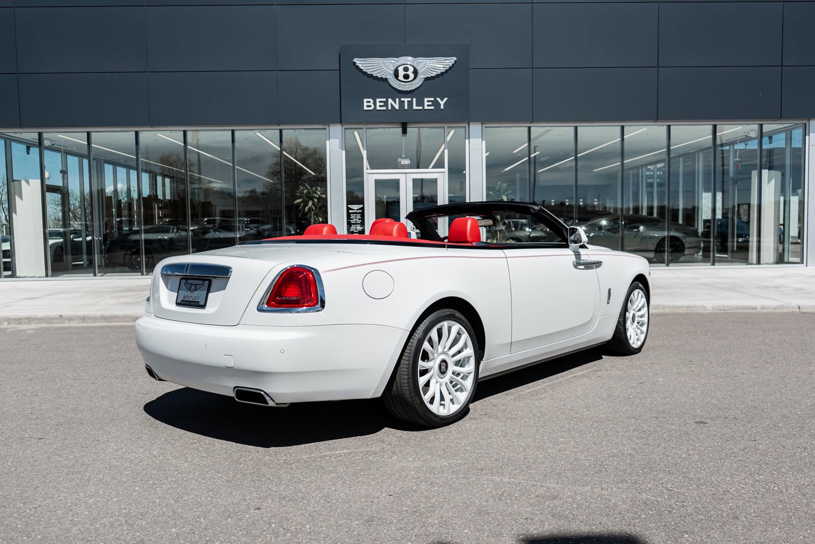 Used 2018 Rolls-Royce Dawn RWD image 3