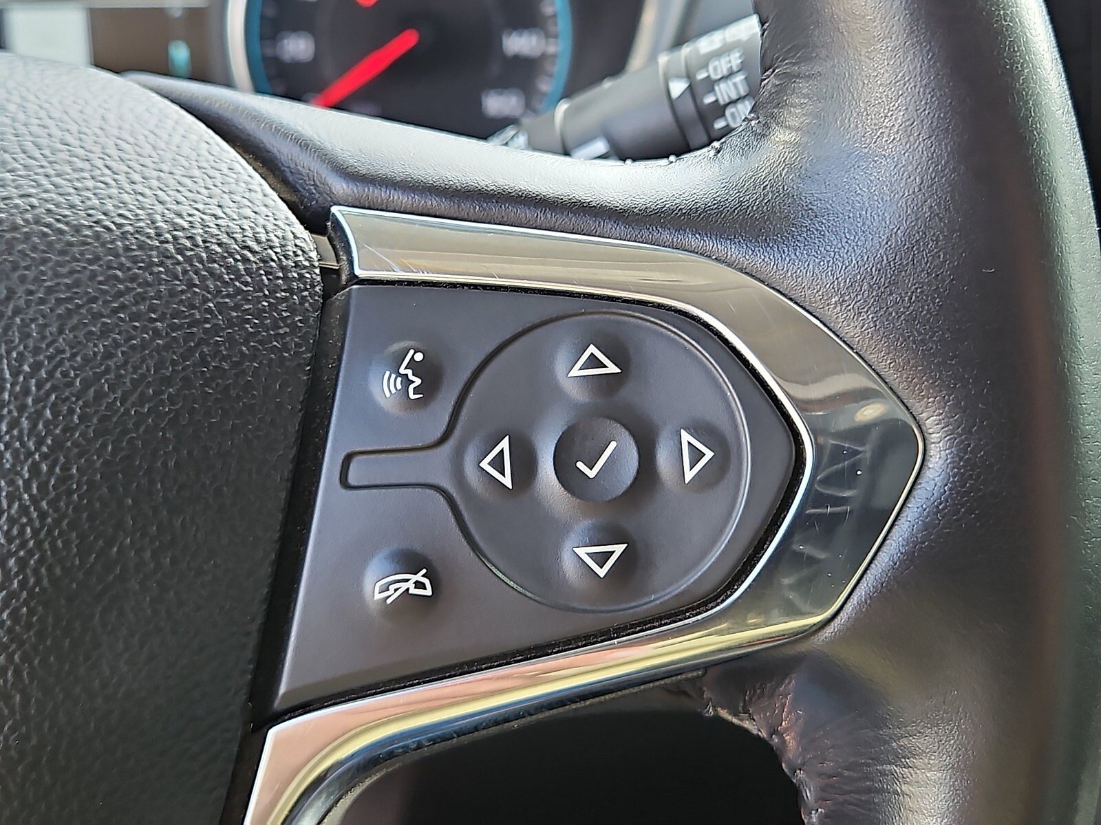Used 2019 Chevrolet Traverse Premier w/ Driver Confidence II Package FWD image 14