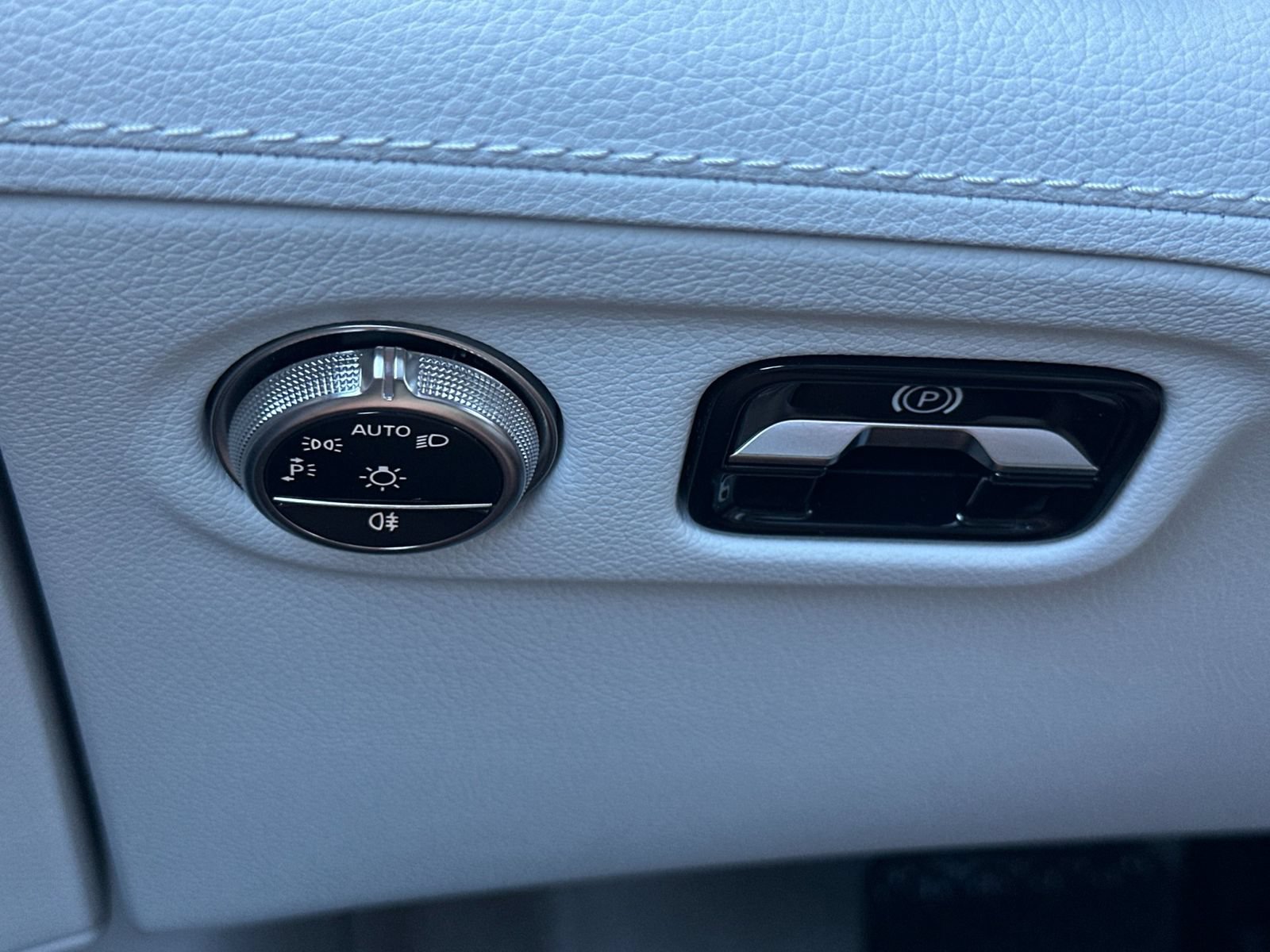 New 2026 Mercedes-Benz EQS 400 4MATIC SUV image 32