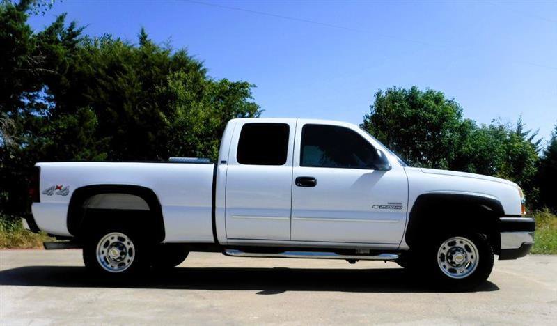 Used 2003 Chevrolet Silverado 2500 LS w/ Skid Plate Package AWD/4WD image 5