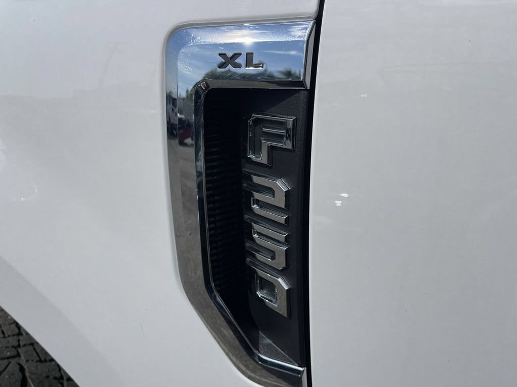 Used 2017 Ford F250 XL w/ Power Equipment Group AWD/4WD image 3