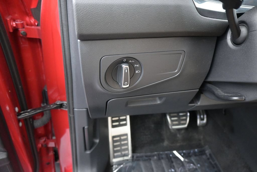 Used 2024 Volkswagen Tiguan SE R-Line FWD image 13