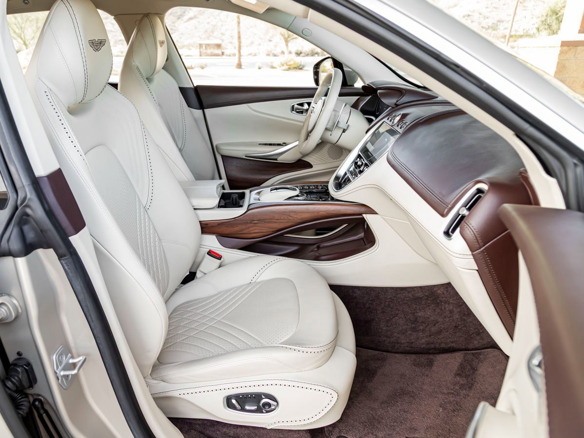 Used 2021 Aston Martin DBX image 24
