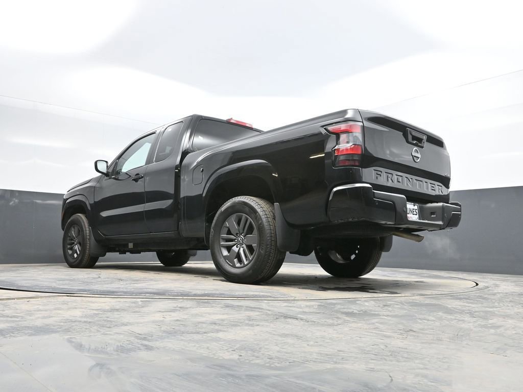 Used 2025 Nissan Frontier SV image 39