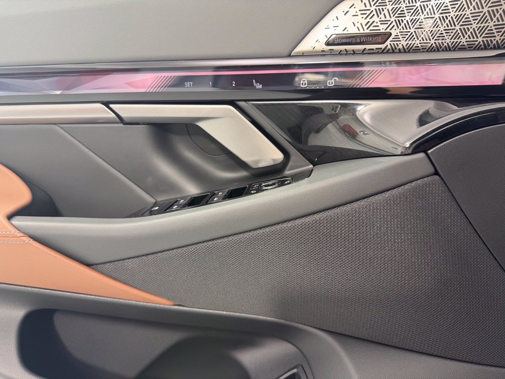 New 2027 BMW 550e xDrive AWD/4WD image 11