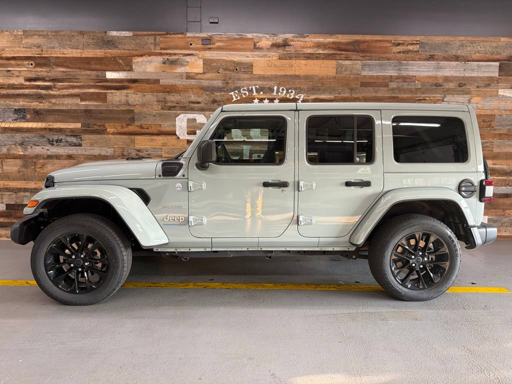 Used 2024 Jeep Wrangler Unlimited Sahara w/ Safety Group AWD/4WD image 11