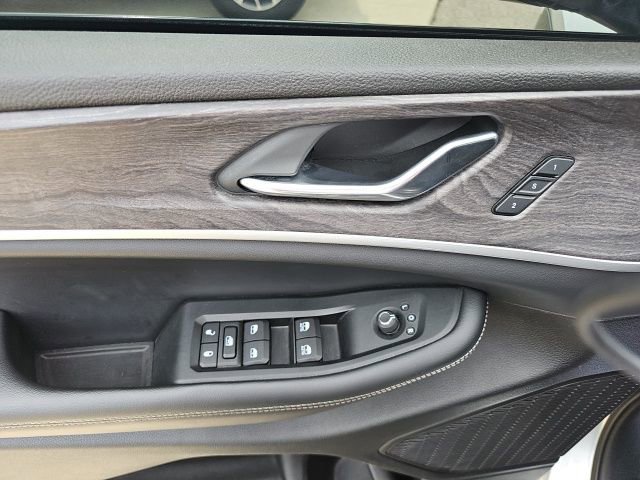 Used 2024 Jeep Grand Cherokee L Limited image 13