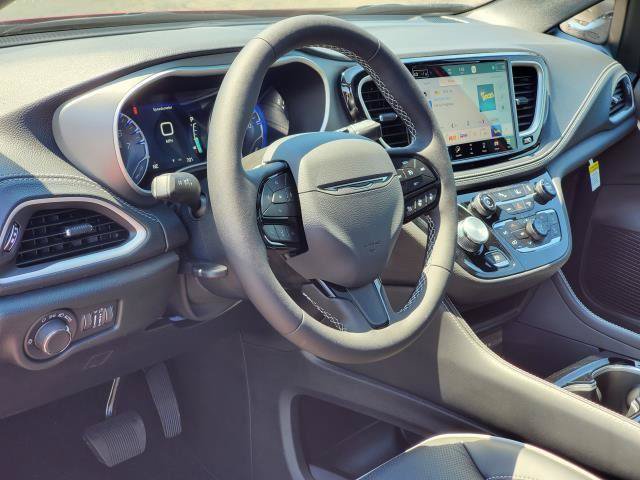 New 2027 Chrysler Pacifica Limited w/ S Appearance Package FWD image 8