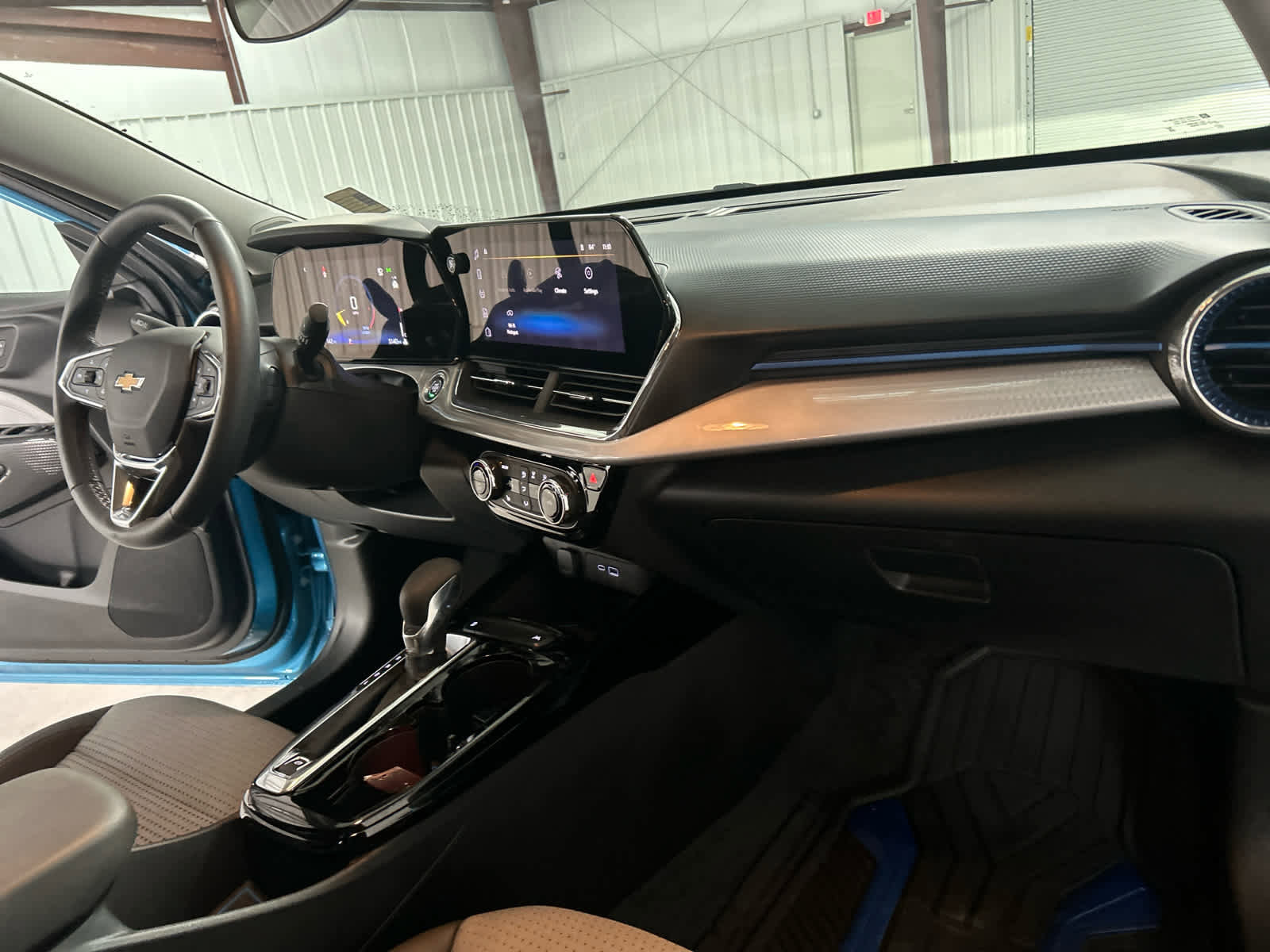 Used 2025 Chevrolet Trax LT w/ Driver Confidence Package image 24