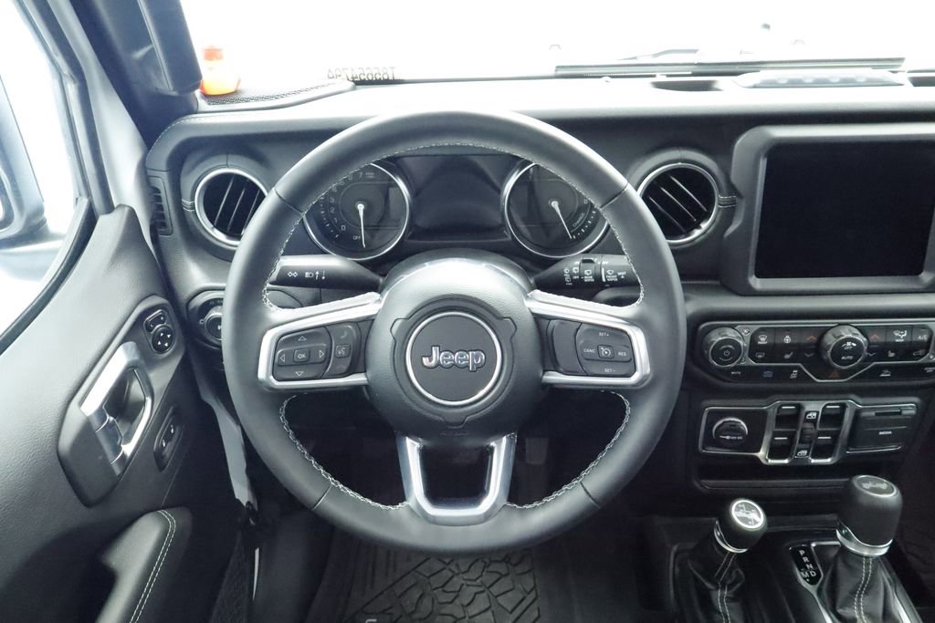 Used 2023 Jeep Wrangler Unlimited Sahara w/ Cold Weather Group AWD/4WD image 24